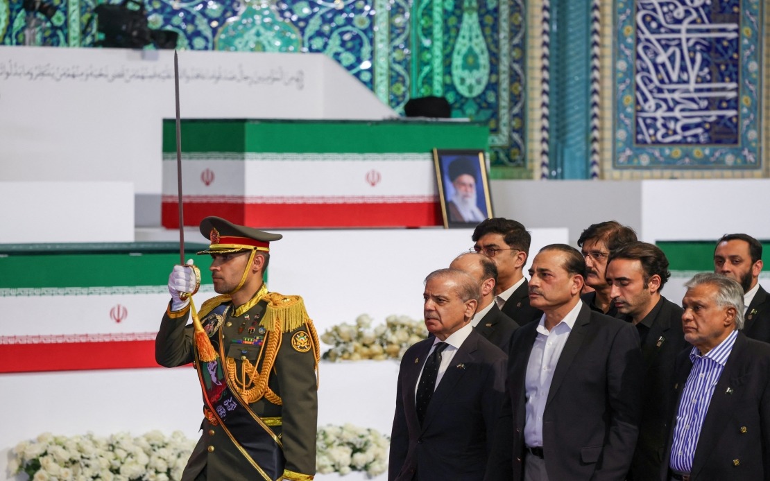 Pakistan's High-Level Funeral Delegation Earns Iran's Praise for Solidarity
