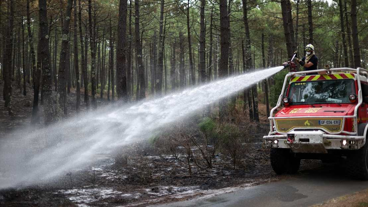 France Arrests Over 300 Suspects in Wildfire Crackdown as Major Blaze Nears Containment