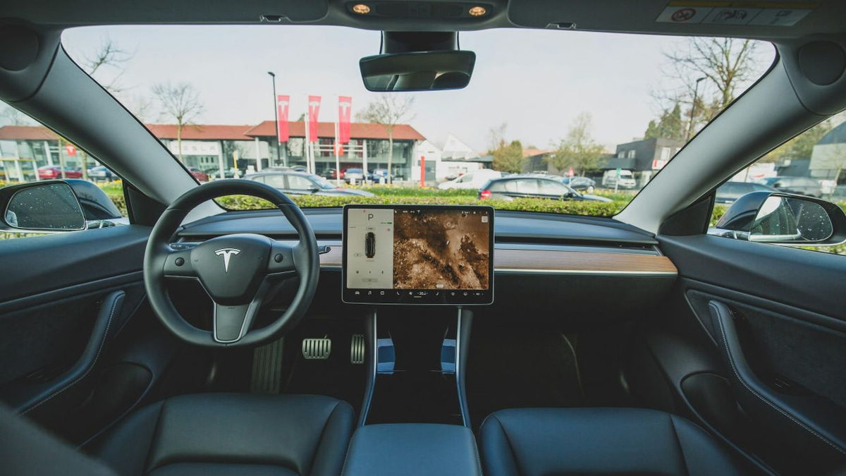Tesla Settles Fatal Autopilot Crash Case as Safety Scrutiny Intensifies