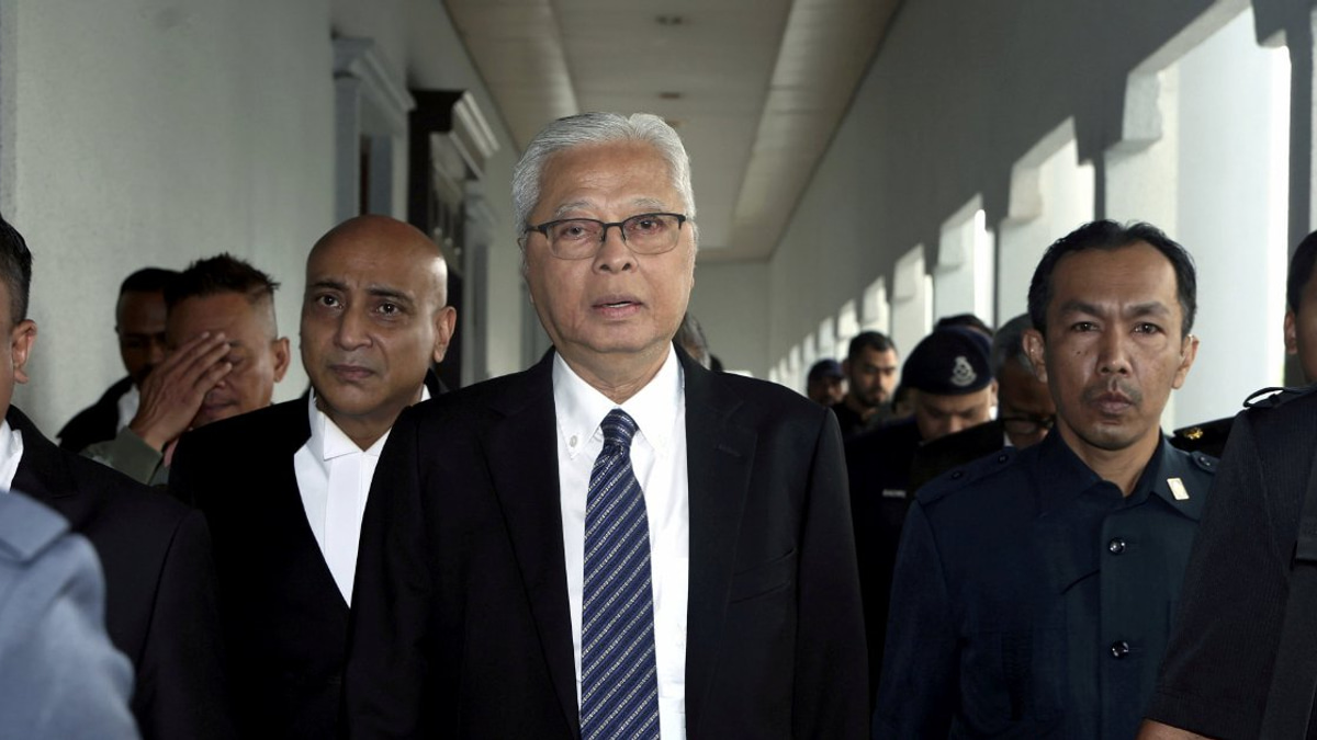 Legal Team Challenges 'Peculiar' Charge Against Former PM Ismail Sabri