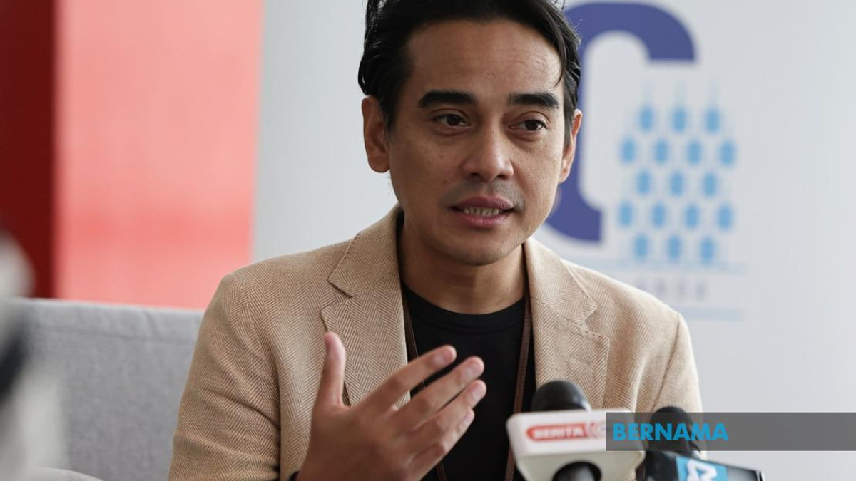 Journalists Must Master AI to Survive Industry Disruption, Says Broadcasting Chief
