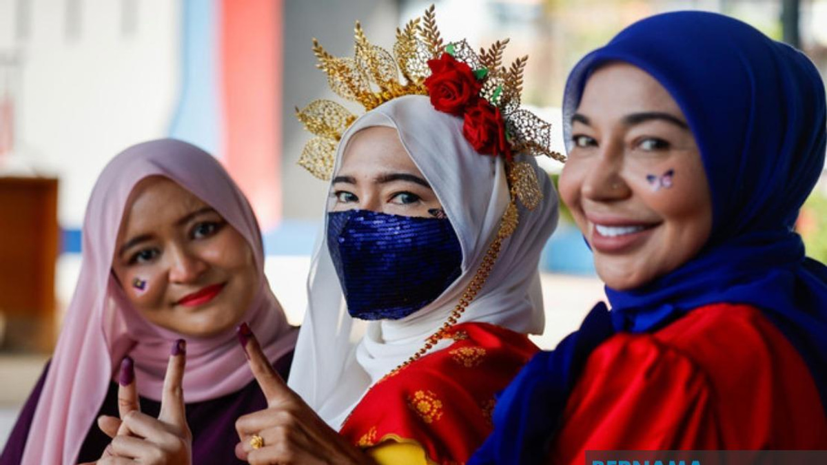 Sisters Bring National Pride to Rantau Polling Station with Patriotic Ensembles