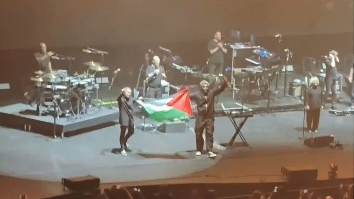 Massive Attack barred from Singapore after Palestinian flag display at concert
