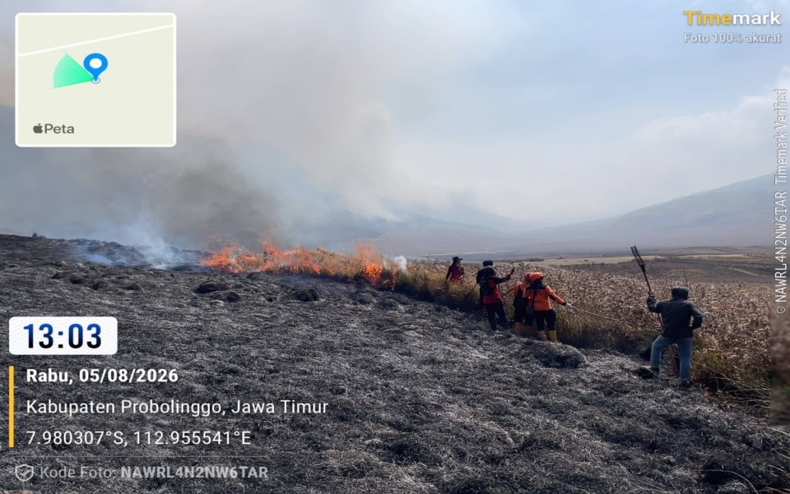Helicopters Mobilised As Mount Bromo Wildfire Consumes 60 Hectares in East Java