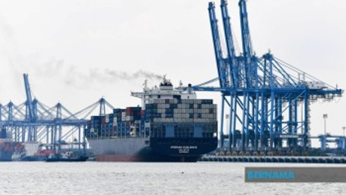 Malaysia's Export Outlook Brightens: Analysts Raise 2026 Growth Forecast to 21.7%