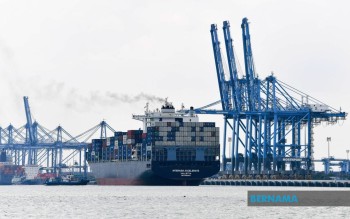 Malaysia's Export Outlook Brightens: Analysts Raise 2026 Growth Forecast to 21.7%