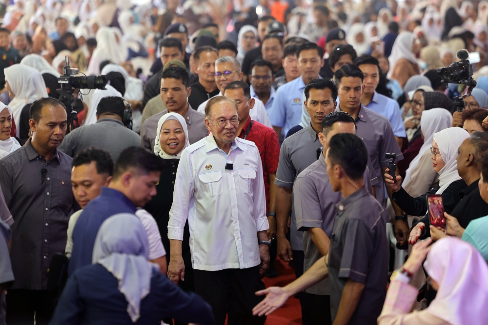 Anwar Questions Tabung Haji 13-Month Bonus in Scathing RCI Critique