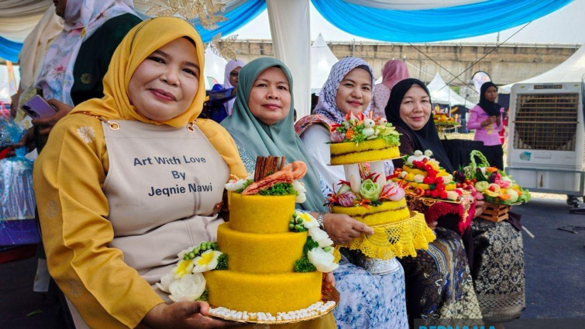 From Resort Manager to Culinary Artist: How One Kelantan Woman Built a Business Around Pulut Kuning