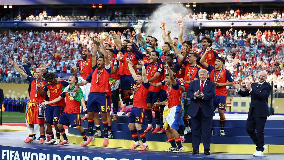 Spain Welcomes World Cup Winners Home to Hero's Reception in Madrid