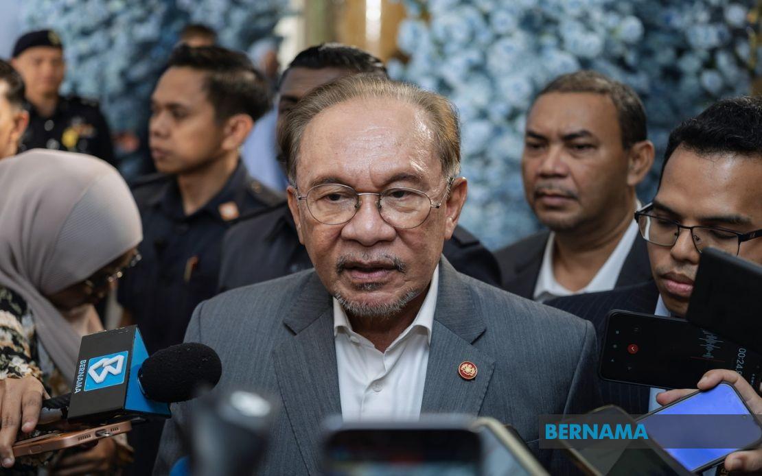 Anwar Awaits Briefing on Four Melaka DAP Assemblymen's Shock Exit from State Government