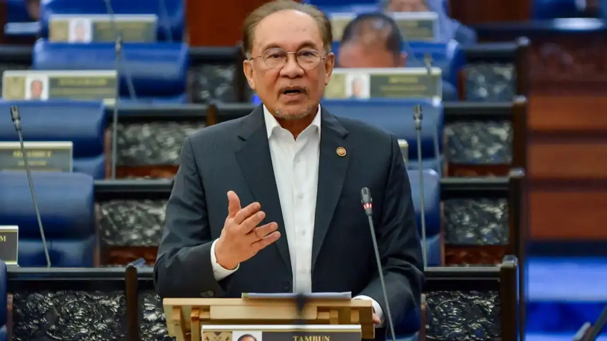 Anwar Defends Government's Timeline, Dismisses Early Election Calls