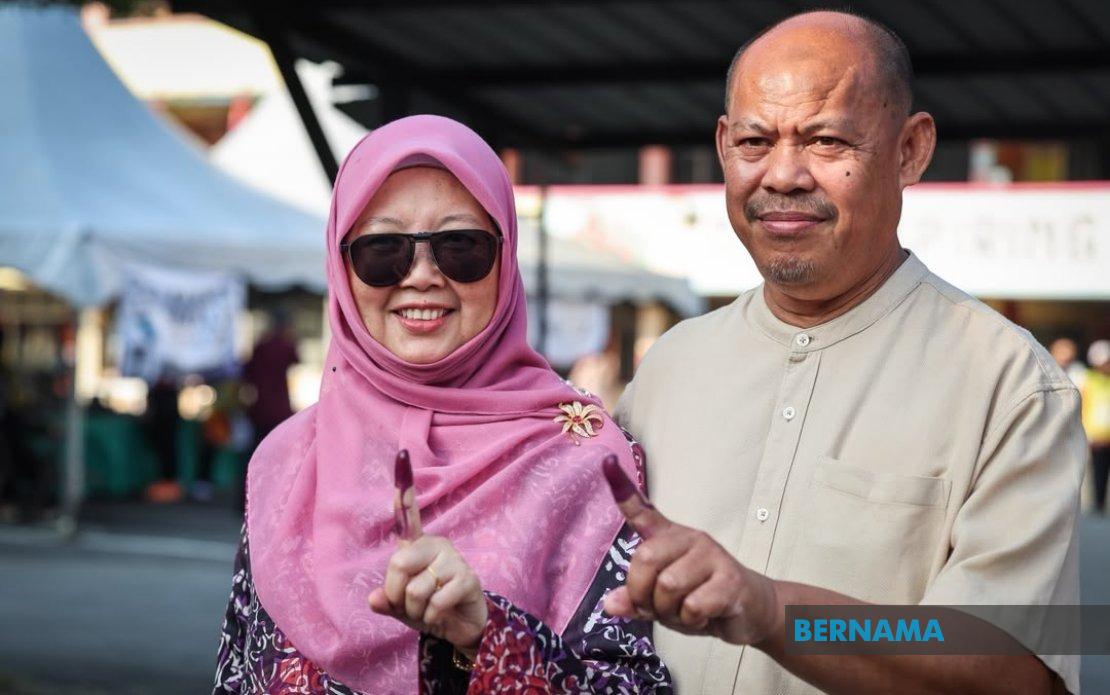 Johor's Party Chiefs Among First to Vote in State Election