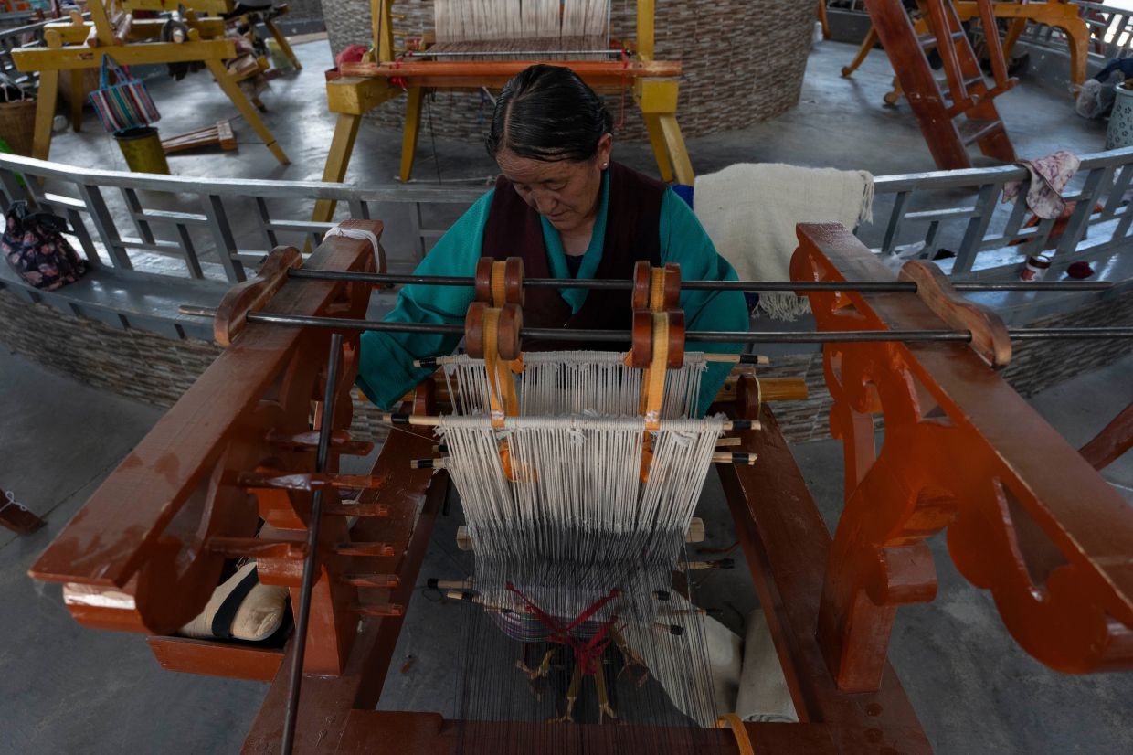 Tibetan Weaving Cooperative Preserves Ancient Craft Traditions
