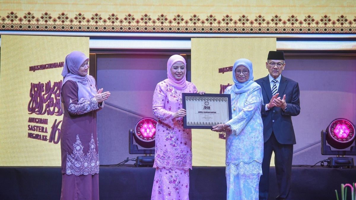 Mana Sikana Posthumously Honoured as Malaysia's 16th National Laureate