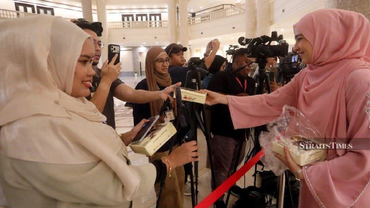 Syed Saddiq Hosts Casual Breakfast Reception Following Federal Court Hearing