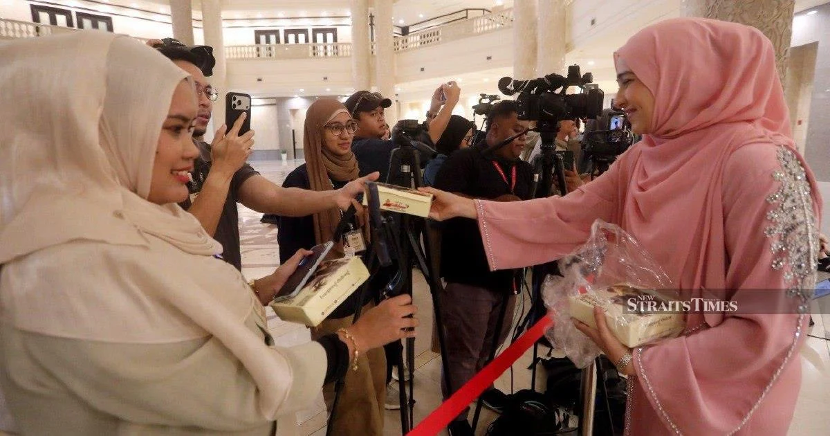 Syed Saddiq Hosts Casual Breakfast Reception Following Federal Court Hearing