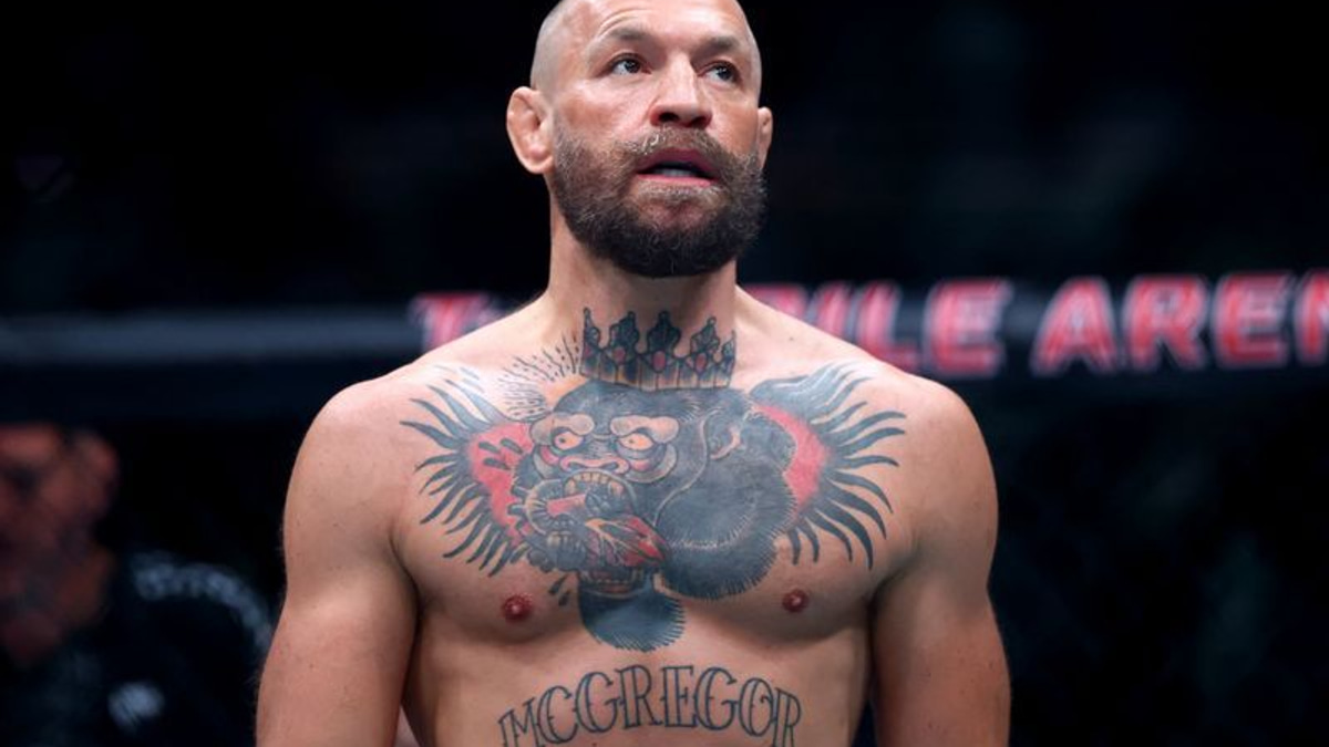 McGregor's UFC Comeback Derailed by Knee Injury Within 60 Seconds