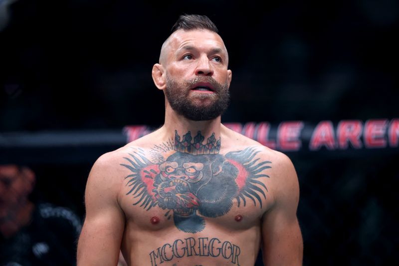 McGregor's UFC Comeback Derailed by Knee Injury Within 60 Seconds