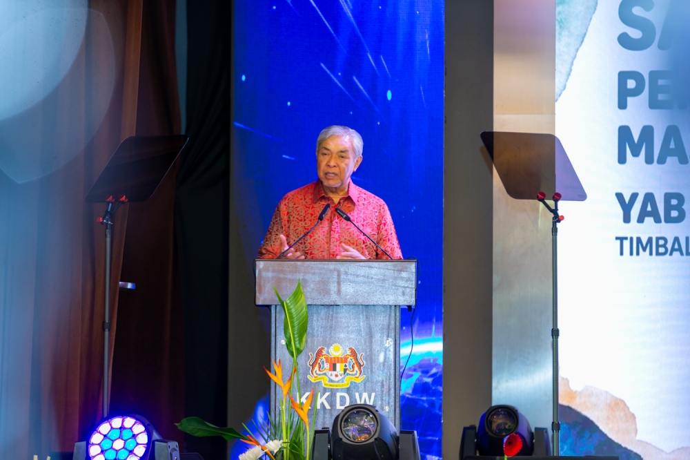 Zahid dismisses talk of opposition coalition meeting, pledges continued backing for unity government