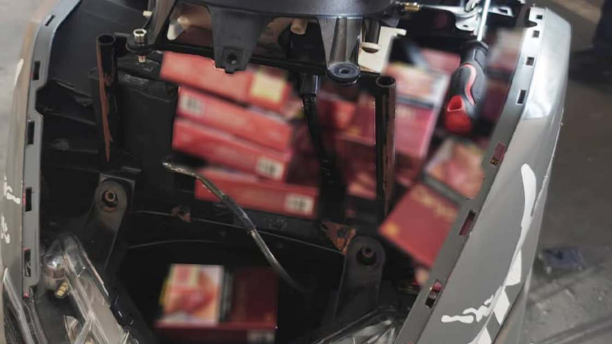 Woman detained at Tuas Checkpoint with 400 cigarette packets in failed smuggling attempt
