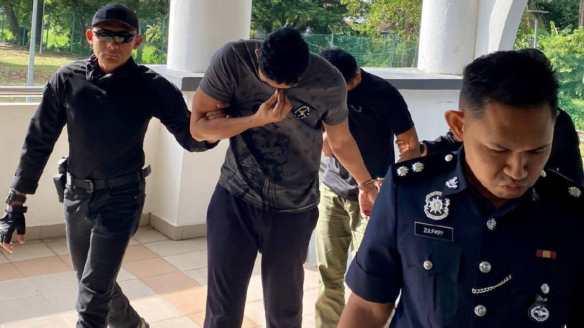 Two Malaysian soldiers charged with smuggling Myanmar migrants across Thailand border