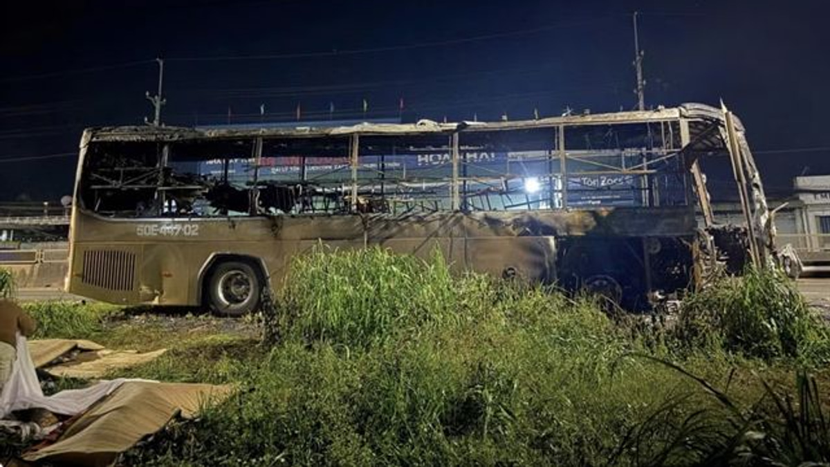 Seven die in southern Vietnam sleeper bus fire after roadside collision