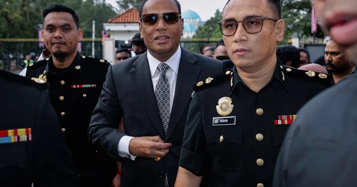 Former HR Minister Saravanan Arrives at KL Courts for Hearing
