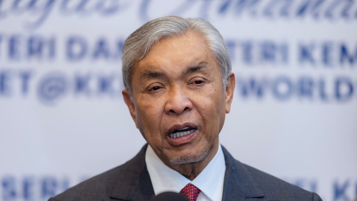 Zahid Backs Review of Immigration Service Scheme Following Years of Delayed Reform