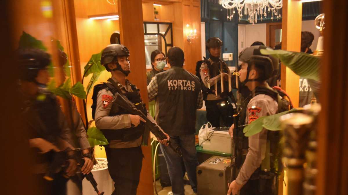 Gold bars and millions in cash seized in Jakarta raids targeting ex-deputy attorney general