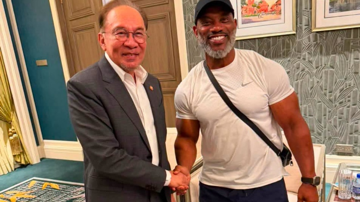 PM Anwar Ibrahim Meets Bodybuilding Icon Dexter Jackson, Quips About Gym Time