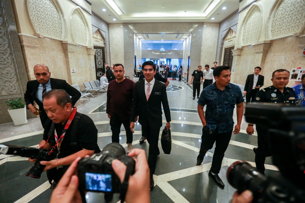 Syed Saddiq and supporters gather at Federal Court for decisive ruling on political future