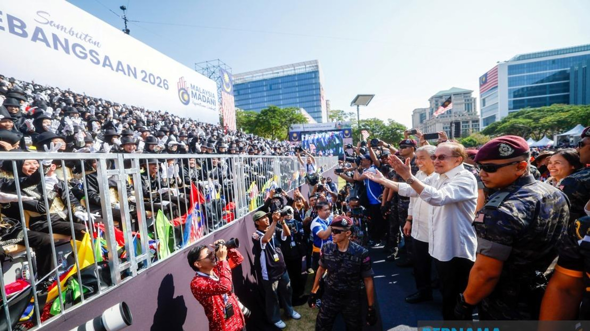 Great Show of Unity: PM Anwar Celebrates Malaysia's 69th National Day with Record Crowds