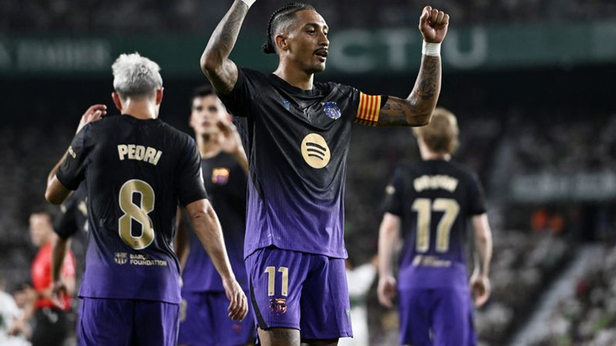 Barcelona Crushes Elche 5-0 to Begin LaLiga Title Defence
