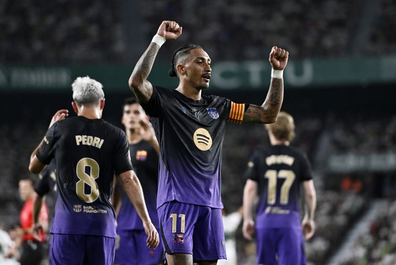Barcelona Crushes Elche 5-0 to Begin LaLiga Title Defence