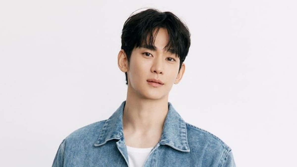 Kim Soo-hyun Makes Public Return Through Bench Campaign After Year Away