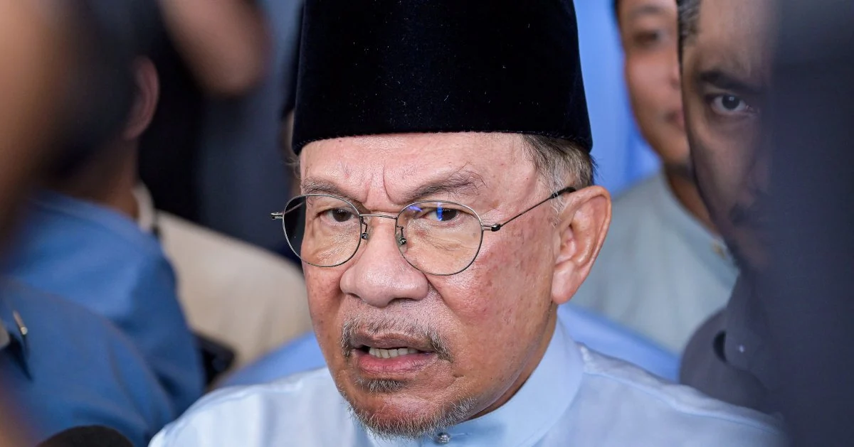 Anwar Denies Orders to Keep Onn Hafiz Away from Felda Event