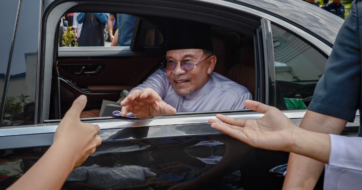 Anwar Campaigns in Negri Sembilan as Pakatan Harapan Steps Up Election Drive