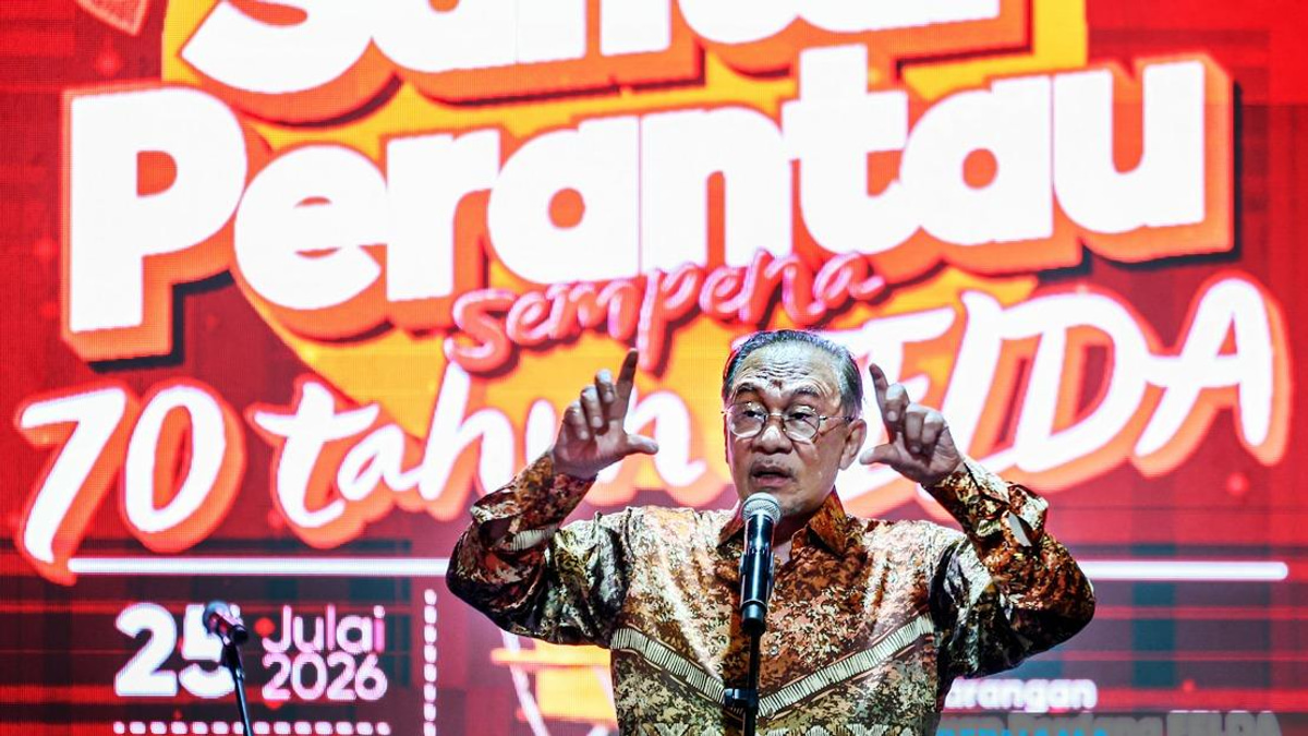 Anwar Demands Faster Roll-out of Seven Felda Support Schemes