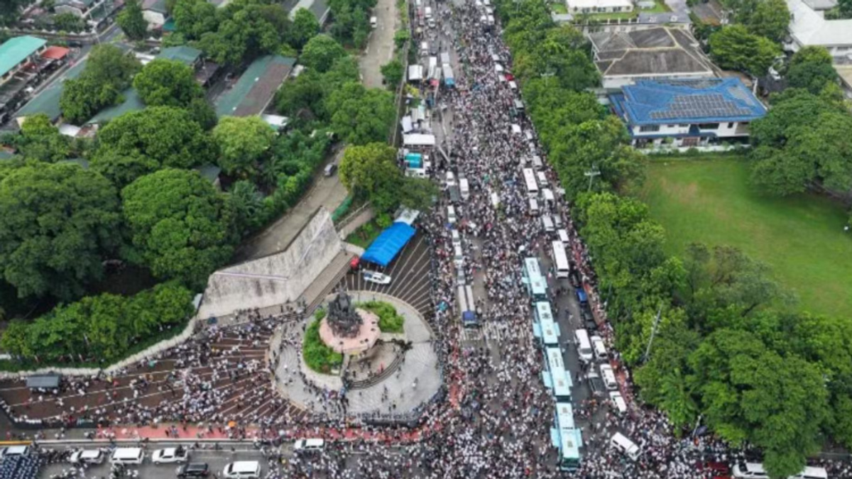 Thousands of Filipino Church Members Rally Against Senator's Arrest as Duterte Trial Looms