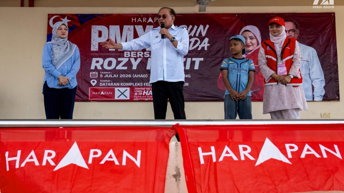 PM Anwar Moved By Nine-Year-Old's Journey Through Palm Oil Plantation to Meet Him
