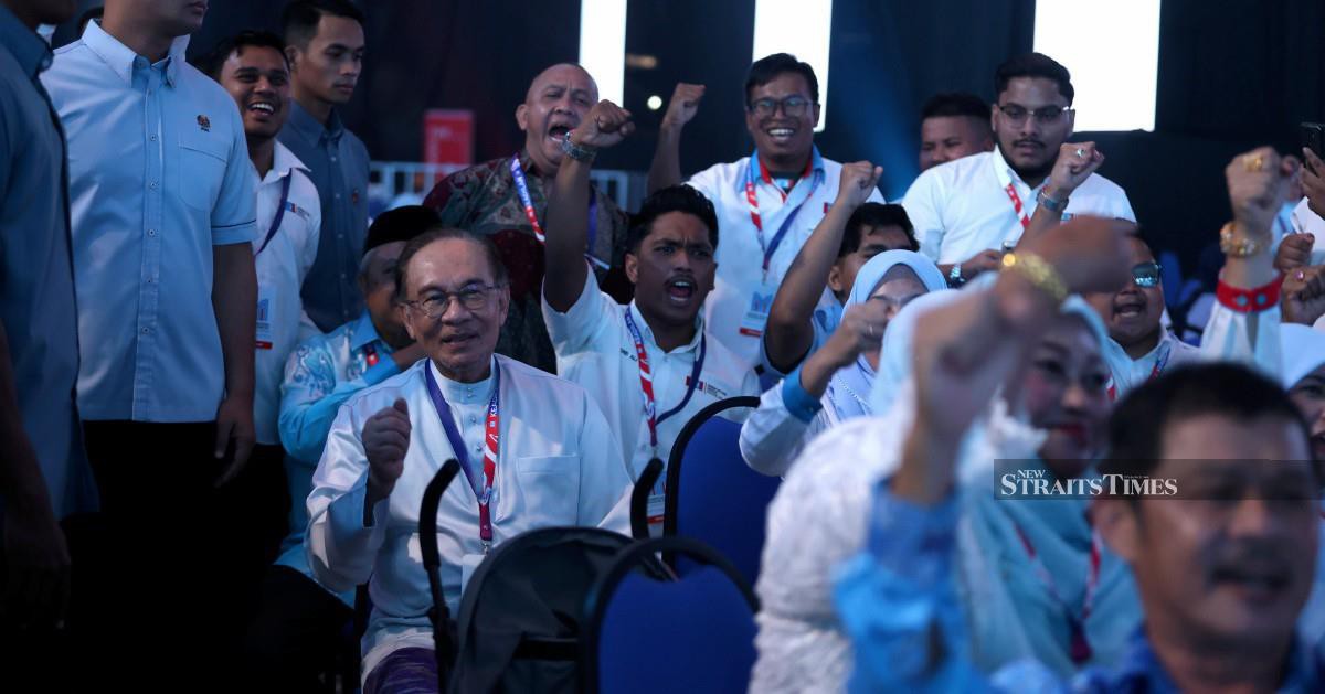 Government will investigate governance lapses at Felda, says PM Anwar