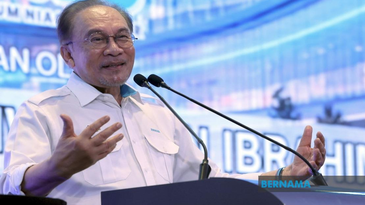PM Anwar Urges Veteran Entrepreneurs to Mentor New Bumiputera Businesses Rather Than Top-Down Approach