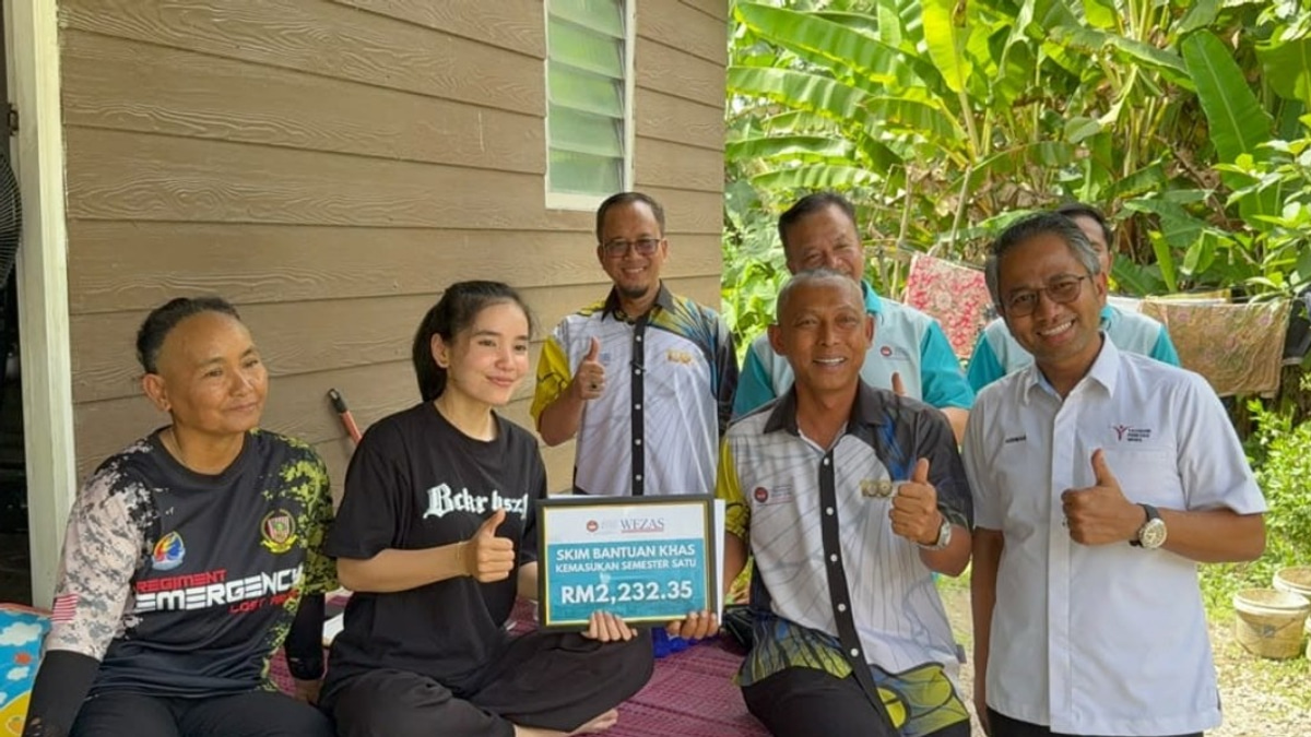 UPSI Steps In To Help Three Promising Students Overcome Financial Barriers
