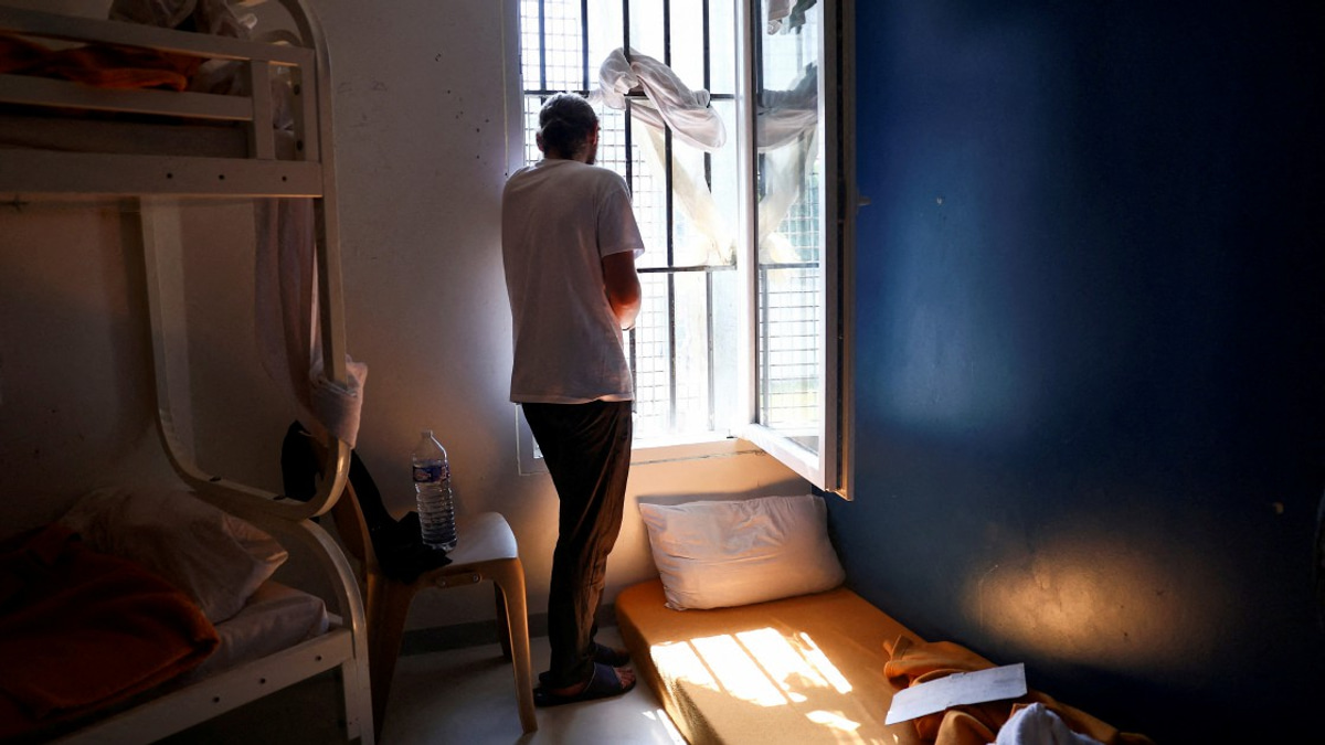 Extreme Heat Reveals Deep Cracks in Europe's Overcrowded Prison Systems