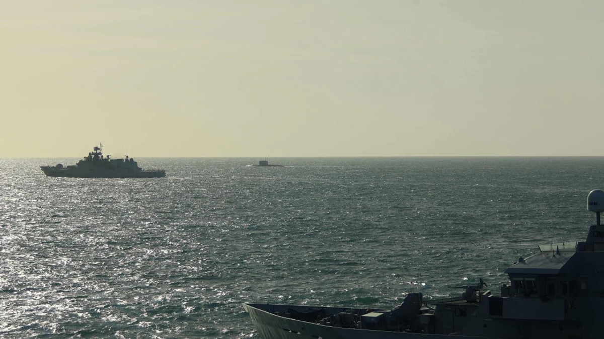 UK PM Defends Measured Response to Russian Warship Incident in English Channel