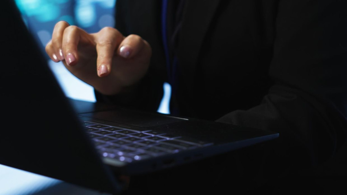How to Stay Safe as AI Makes Online Scams Nearly Impossible to Detect