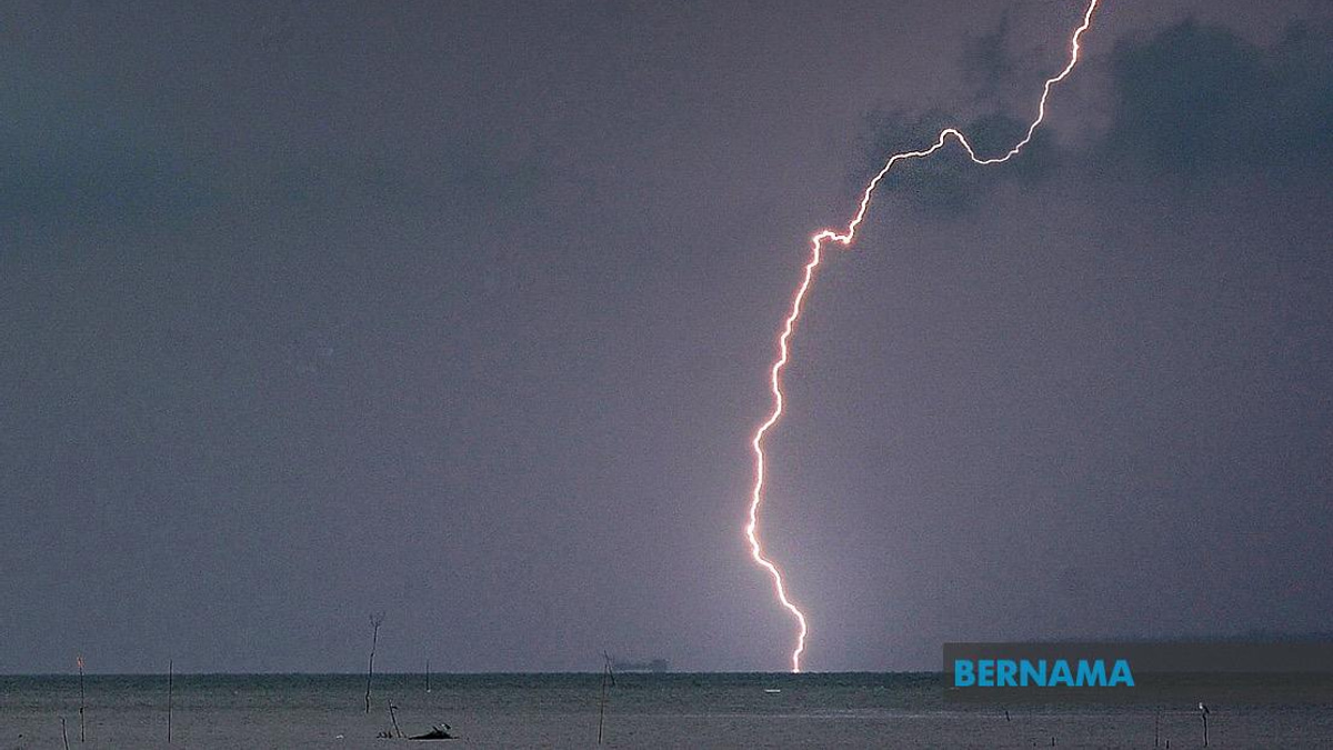 Severe Weather Alert Issued for Seven States and Labuan as Thunderstorms Approach