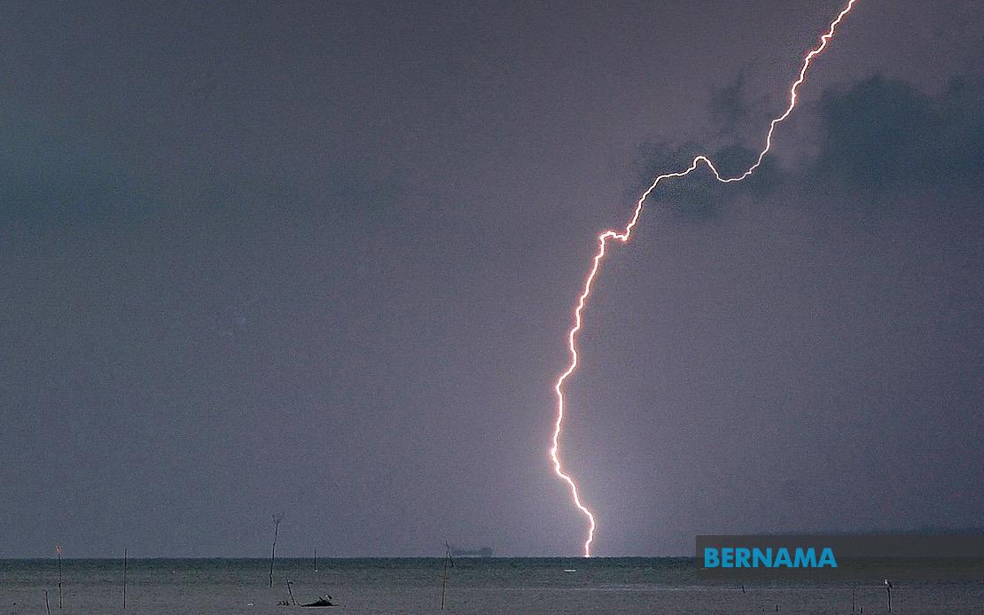 Severe Weather Alert Issued for Seven States and Labuan as Thunderstorms Approach
