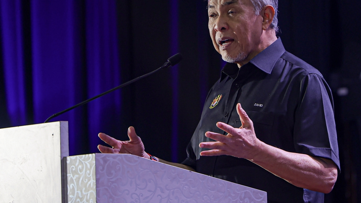 Zahid Alleges Ministry Staff Faced Pressure to Attend BN Events During State Elections