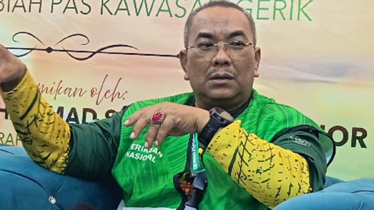 Sanusi Clarifies Gambling Stance: Criticism Aimed at Tycoons, Not Anwar